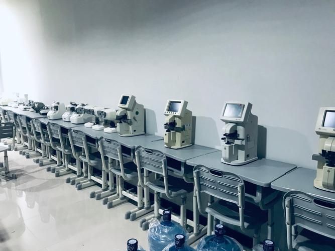江苏省连云港市办理眼镜验光师证 眼镜验光师高级技工培训办眼镜